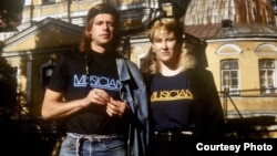 Boris Grebenshchikov and Joanna Stingray in Leningrad in 1986