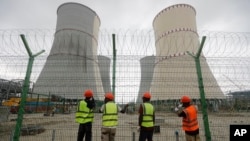 Workers fix barbed wire on the fence of the Rooppur nuclear power plant in Bangladesh, which is being constructed by Russian state-owned atomic agency Rosatom. (file photo)