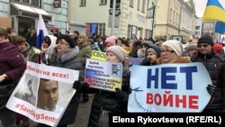 Some participants in the march in Moscow also made reference to Ukrainians who are being held in Russian custody, including filmmaker Oleh Sentsov.