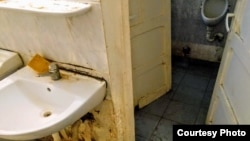 A picture of washroom facilities that was taken last year at a migrant center in Timișoara.