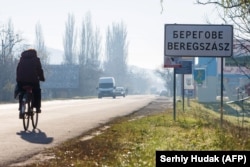 A road sign in Berehove, Ukraine, is written in both Ukrainian and Hungarian.