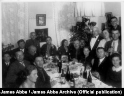 A posed picture, which Abbe was obviously permitted to take, of an extravagant reception he attended. "While the peasant starves, our distinguished foreign visitor fares very nicely..." he later wrote of this photo. "Especially if he signs an affidavit stating that he has seen no famine in the Don Basin."