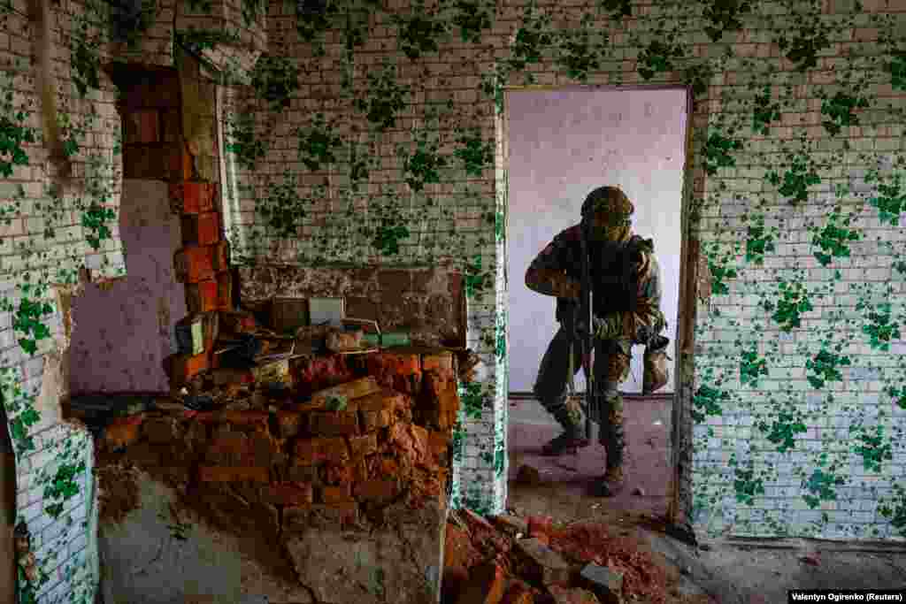 A Ukrainian serviceman takes part in military exercises in Ukraine's Dnipropetrovsk region. 