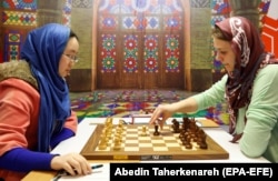 Anna Muzychuk (right) faces Chinese player Tan Zhongyi in the final of the Women's World Chess Championship in Tehran earlier this year.