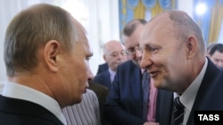 Journalist Mikhail Beketov (right) meets with Russian President Vladimir Putin in Moscow in 2012.