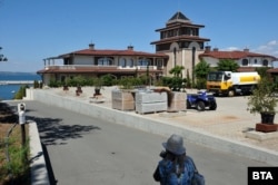 The end of the municipal road leading to the beach and Dogan's summer residence