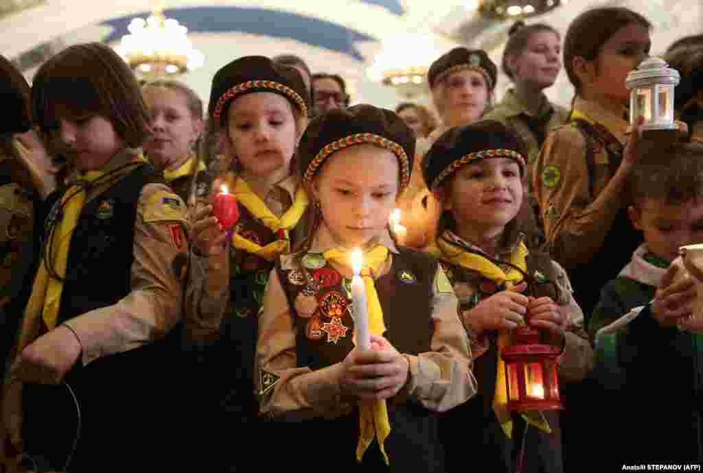 Ukrainian scouts take part in a peace ceremony at Kyiv&#39;s main railway station.&nbsp;&nbsp;