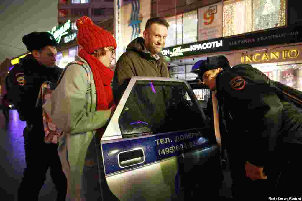 Navalny being detained after leaving a radio station in Moscow in January 2015. Shortly before, Navalny had snipped off an electronic bracelet he was required to wear while under house arrest for his 2014 suspended sentence.