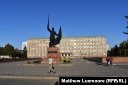 The central square in Ussuriysk, seven time zones and more than 8,000 kilometers from Moscow