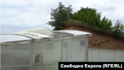 A broken section of the shelter that is supposed to protect the Karanovo chariot from the elements