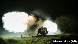 Ukrainian soldiers fire artillery toward Russian positions in the southern Kherson region. 