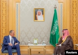 Russian Foreign Minister Sergei Lavrov (left) meets Saudi Crown Prince Muhammad bin Salman in Riyadh in September.