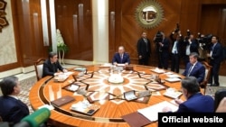 The presidents of five Central Asian states conduct a roundtable discussion on the problems surrounding the Aral Sea in Turkmenbashi on August 24. 