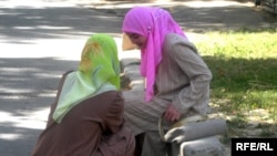 Women wearing hijabs in Tajikistan (file photo)