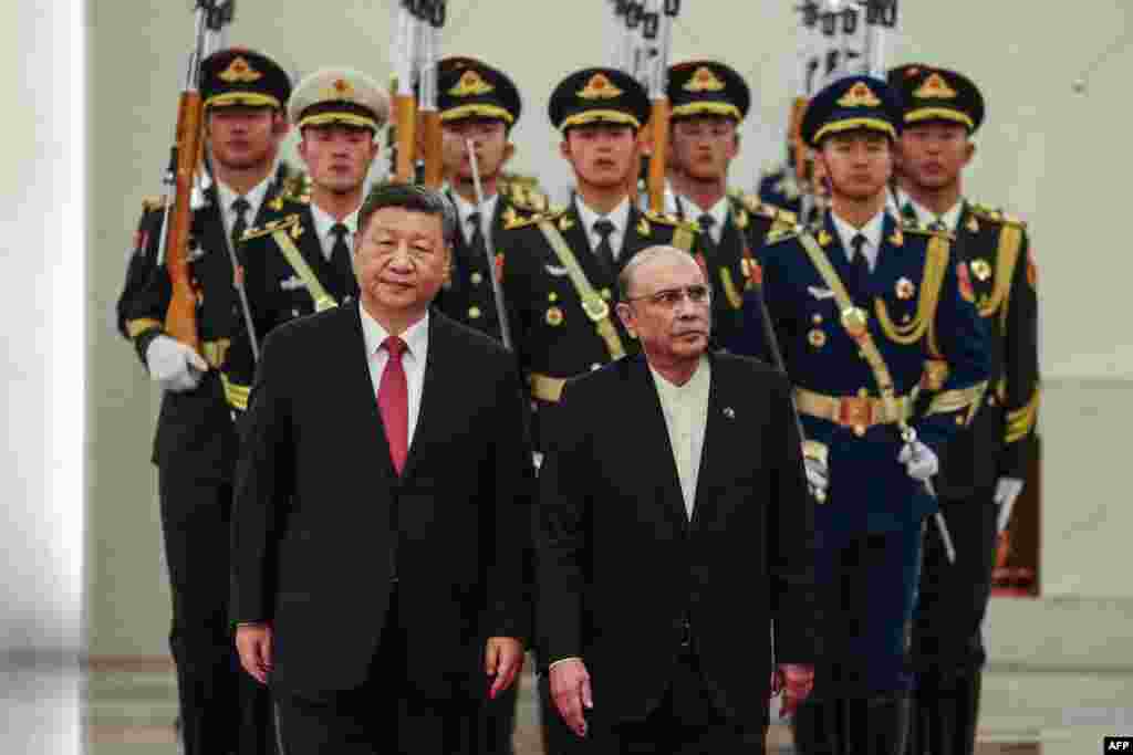 Chinese President Xi Jinping (center left) and his Pakistani counterpart, Asif Ali Zardari, walk in front of a guard of honor during a welcome ceremony for the latter's visit to China on February 5.