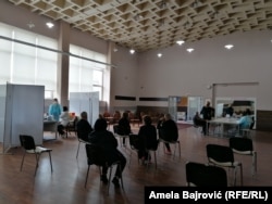 Residents wait to get vaccinated in Novi Pazar. (file photo)