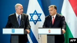 Israeli Prime Minister Benjamin Netanyahu (left) meets with his Hungarian counterpart, Viktor Orban, in Budapest in 2017. 