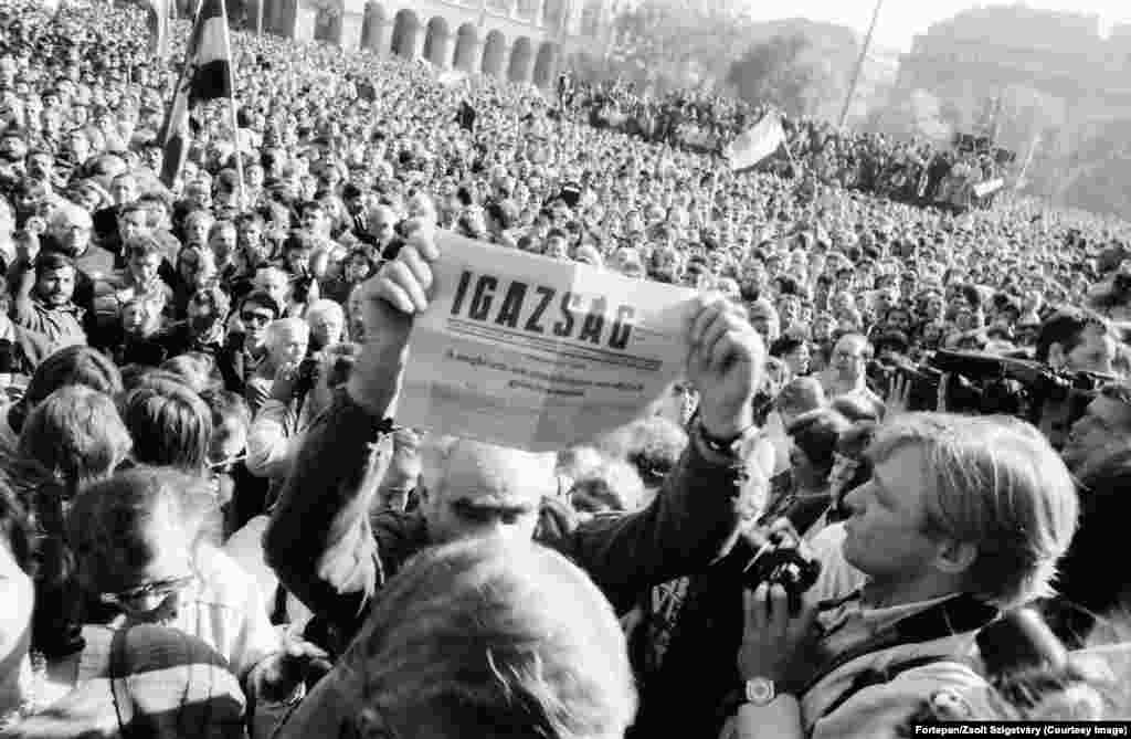 A man holds up a newspaper proclaiming Hungary becoming a democratic republic on October 23, 1989. The headline declares the day an &quot;overdue, but by no means belated victory.&quot; Hungary&rsquo;s parliament soon approved changes to the country&rsquo;s constitution that opened the door to free elections. The country&rsquo;s acting president, Matyas Szuros, announced to a crowd of thousands below the parliament building, &ldquo;&#39;I solemnly declare that as of today, October 23, 1989, Hungary is a republic and its name is the Republic of Hungary.&quot; &nbsp;