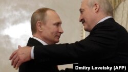 Russian President Vladimir Putin (left) and Belarusian President Alyaksandr Lukashenka (file photo)