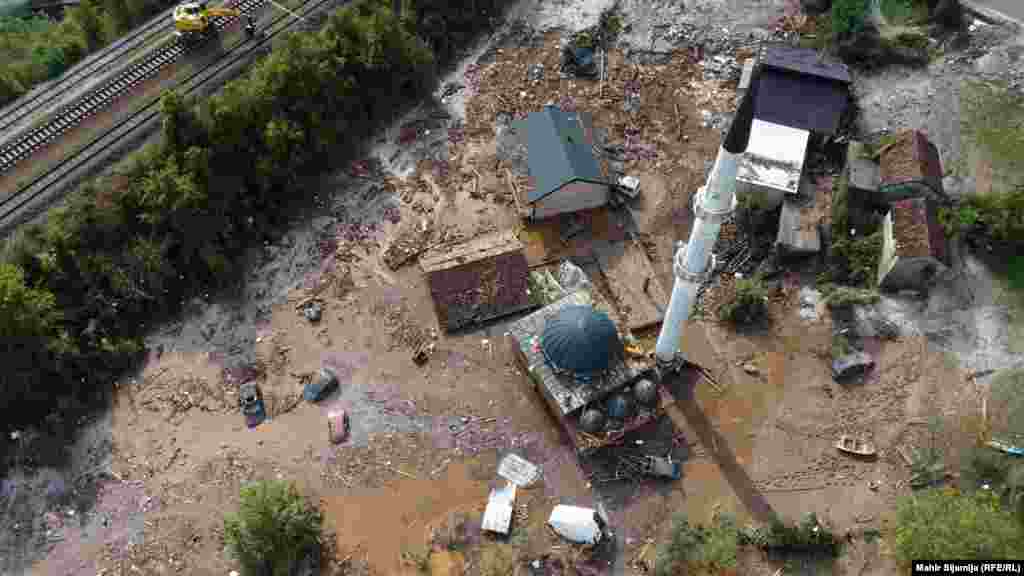 Floodwaters have now receded, but at the peak of the flooding last week the mosque in&nbsp;Donja Jablanica was almost completely submerged, with only the dome of the roof and the minaret visible.