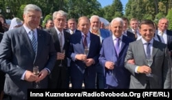 Zelenskiy (right) poses with former Ukrainian presidents Petro Poroshenko, Viktor Yushchenko, Leonid Kuchma, and Leonid Kravchuk in Kyiv in 2019.