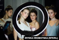 Models pose during Ukrainian Fashion Week in Kyiv on February 3. (Iryna Hromotska, RFE/RL)