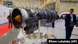 A turbofan AI-322F engine for combat trainers and light combat aircraft made by Motor Sich at an international weapons exhibition in Kyiv. (file photo)