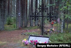 A memorial at Sandarmokh