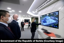 Serbia's minister of innovation and technological development, Nenad Popovic (second from left), visits the Huawei Innovation and Development Center in Belgrade in May 2020.