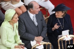 The Aga Khan with the late French president Jacques Chirac's wife Bernadette Chirac (right) and Iran's former Queen Farah Pahlavi (left) in Monaco in 2012.