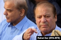 Shehbaz Sharif (left) with his elder brother, Former Prime Minister Nawaz Sharif, in 2018.