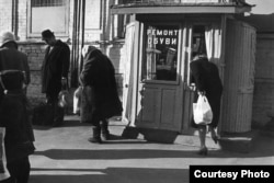 Many of Ranchukov's photographs capture aspects of Kyiv life that have since disappeared forever, such as this cobbler's kiosk in Zhytniy Market, which was once a familiar sight to generations.