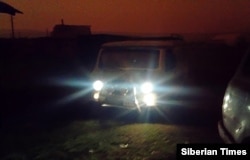 The official RFE/RL spoke to says it wasn’t too dark to see, but photographs obtained by the Siberian Times show a van’s headlights appearing dazzlingly bright in the orange-tinted gloom.