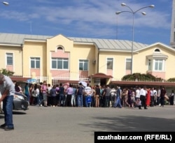 People wait outside the Russian Embassy in Ashgabat to apply for travel or work documents. (file photo)