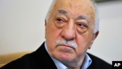 Fethullah Gulen speaks to journalists at his compound in Pennsylvania in 2016. 