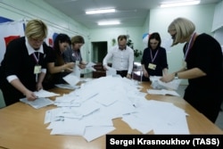 Counting votes at polling station No. 384 in Russia's Far East Sakhalin region, where voting has ended.