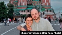 Vladimir Kara-Murza and his wife, Yevgeniya (file photo)