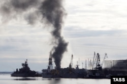 The Oryol on fire in Severodvinsk on April 7, 2015