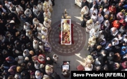 Mourners gather at a church in Podgorica for a funeral ceremony for Metropolitan Amfilohije, the head of the Serbian Orthodox Church in Montenegro, on November 1. Amfilohije died at age 82 after falling ill with COVID-19. (Savo Prelevic, RFE/RL)