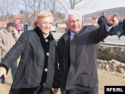 Veroljub Stevanovic (right), the former mayor of Kragujevac, with the former Serbian minister of national investments, Verica Kalanovic, in 2008.