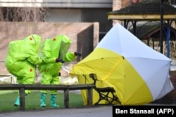 U.K. investigators examine the site in Salisbury where Sergei and Yulia Skripal were found poisoned in March 2018. (file photo)