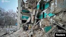 Ukrainian authorities said that six people were killed, including one child, in the November 19 attack that hit a five-story building in the city of Hlukhiv, in Ukraine's northeastern Sumy region.