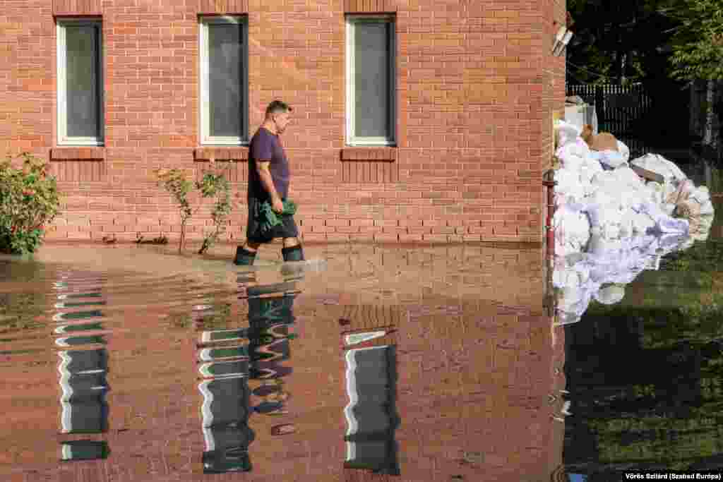 Flooding has also hit northern Budapest&#39;s Romai Part neighborhood.&nbsp;