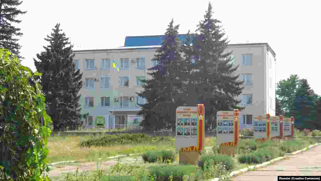 Administrative buildings in Maryinka photographed in August 2014.&nbsp; &nbsp;After 4 p.m., Grom recalls, &quot;people disappeared from the streets because shelling began in the evening.&quot; &nbsp;