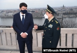 Hungarian President Janos Ader (left) hosts Chinese Defense Minister Wei Fenghe at the Sandor Palace in Budapest on March 24.