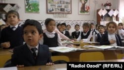 Russian schools are often the second-best option for middle-income parents in Tajikistan who can't afford to send their children to private schools. (file photo)