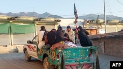 Relatives transport the body of a victim killed in sectarian attacks in Kurram, November 22, 2024.