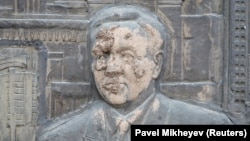 A detail of a public monument in Almaty depicting Kazakhstan's first president, Nursultan Nazarbaev, which was smeared with mud during the recent protests. 