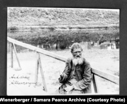 Another of the Wienerberger photos in the directory that has not been seen until now. Caustically captioned "An Alternative Pension Plan," it shows an elderly man in distress begging on a bridge in Kharkiv in 1932.