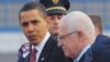 Czech Republic -- US President Barack Obama takes part in a welcome ceremony with Czech President Vaclav Klaus upon his arrival, Prague, 04Apr2009